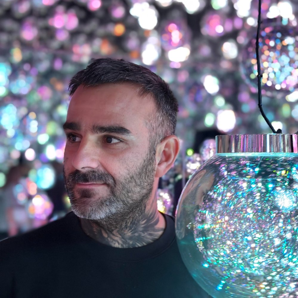 Portrait of Julien Jimenez, founder of PlateCostr